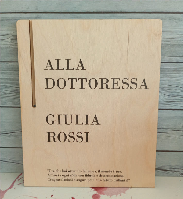 Calendario Artigianale in Legno – Regalo Simpatico Laurea